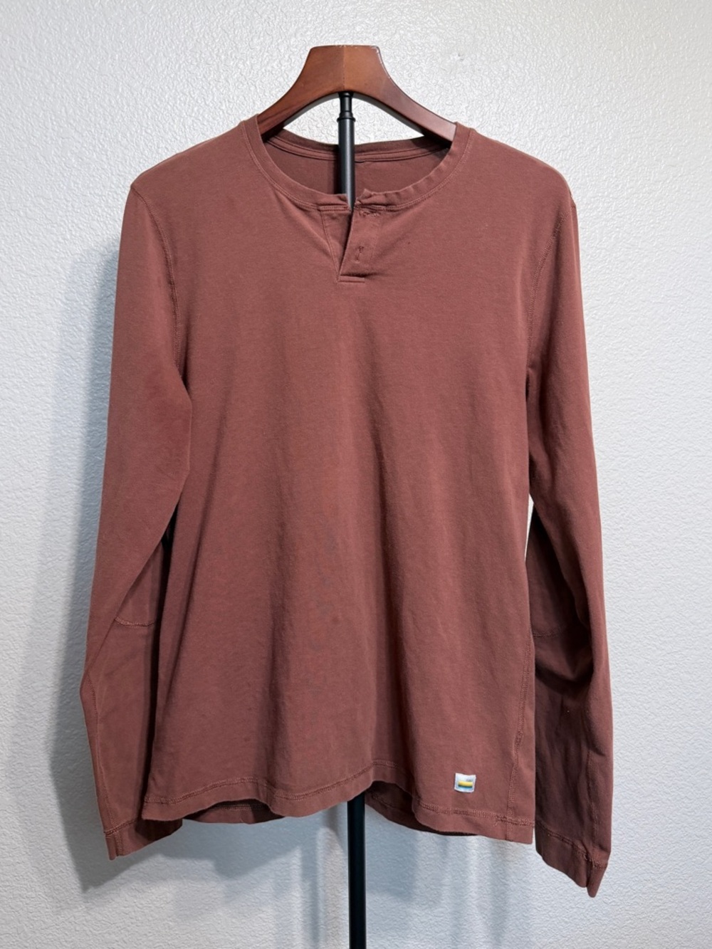 Vuori Men’s Long Sleeve Ever Henley Pima Cotton Casual Shirt - Large (Approx.)